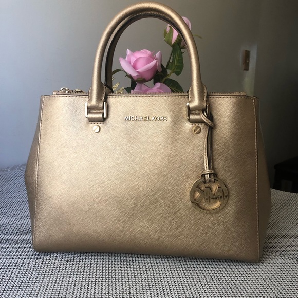 Michael Kors Sutton Gold handbag - Picture 1 of 6